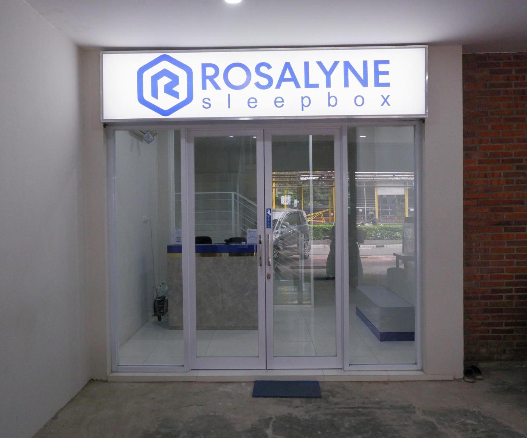 Hotel kapsul Rosalyne Sleepbox Tugu Mangkubumi